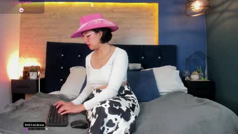 Snapshot of victoria_byte chatting on October 13, 9:04 pm Victoria online show from October 13, 9:04 pm