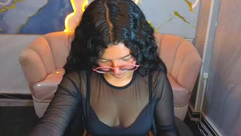 victoria_castillo_b online show from May 1, 7:40 pm