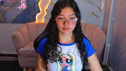 victoria_castillo_b online show from May 2, 7:41 pm