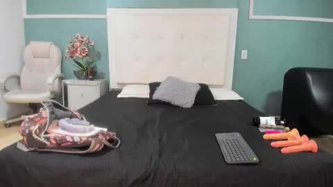 Snapshot of victoria_cutee chatting on May 29, 12:58 pm online show from May 29, 12:58 pm