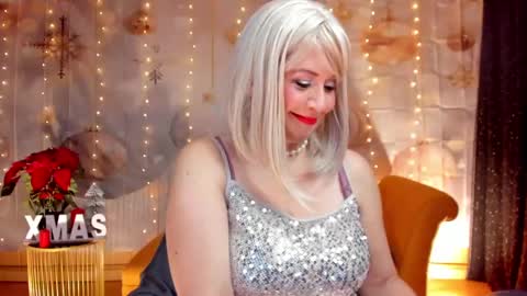 diorvictoria9 online show from December 8, 6:39 pm