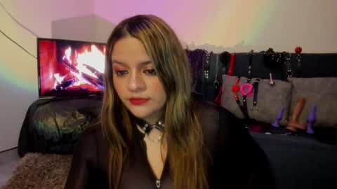 victoria_floyd1 online show from September 28, 2:39 am