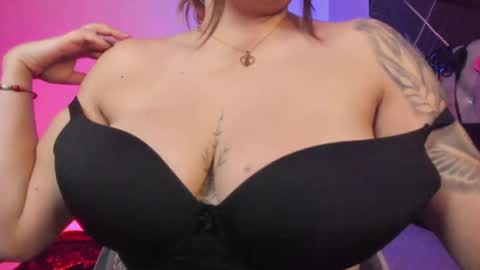 victoria_floyd1 online show from April 25, 10:18 pm