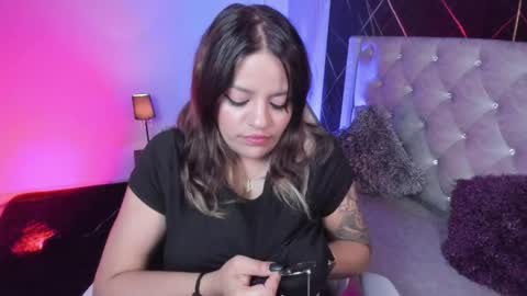 victoria_floyd1 online show from May 1, 9:30 pm