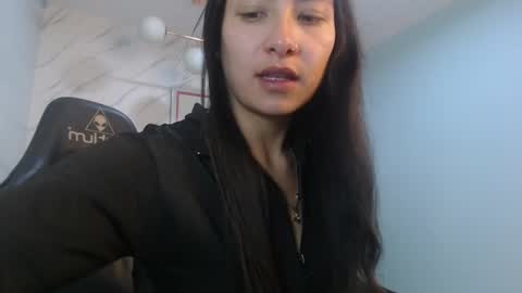 Snapshot of victoria_hernandez_t chatting on June 10, 1:21 pm Victoria online show from June 10, 1:21 pm