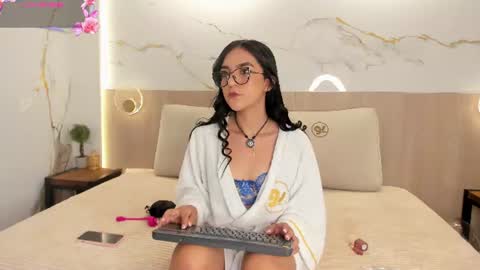 Snapshot of victoria_hokings chatting on June 12, 11:42 am Victoria H online show from June 12, 11:42 am