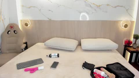  Victoria H  online show from July 28, 11:17 am