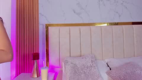  Victoria Lozano  online show from December 17, 12:11 pm