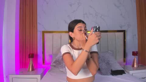  Victoria Lozano  online show from January 8, 12:15 pm