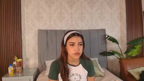  Victoria Lozano  online show from February 27, 12:45 pm