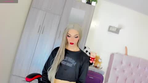 Snapshot of victoria_kastelo chatting on December 6, 7:45 pm Victoria online show from December 6, 7:45 pm