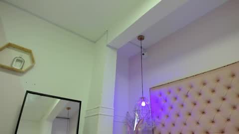 Snapshot of victoria_kitt chatting on June 6, 6:56 pm victoria_kitt online show from June 6, 6:56 pm