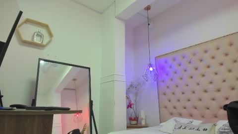 Snapshot of victoria_kitt chatting on July 4, 7:20 pm victoria_kitt online show from July 4, 7:20 pm