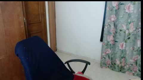Snapshot of victoria_milf06 chatting on April 19, 11:53 am victoria online show from April 19, 11:53 am