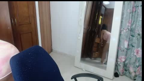 Snapshot of victoria_milf06 chatting on June 13, 9:29 am victoria online show from June 13, 9:29 am