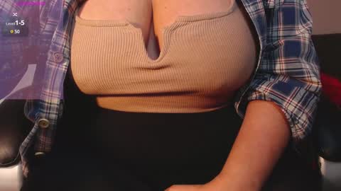 Snapshot of victoria_monteroo chatting on December 22, 11:52 pm Call me Vic online show from December 22, 11:52 pm