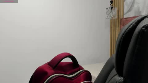 Snapshot of victoria_noir_18 chatting on May 21, 2:40 am Vicky online show from May 21, 2:40 am