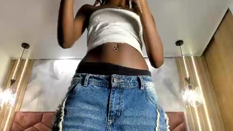 Snapshot of victoria_noir_18 chatting on June 25, 3:17 am Vicky online show from June 25, 3:17 am