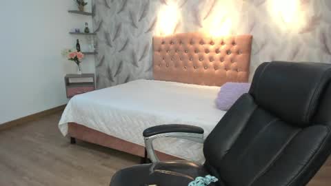Snapshot of victoria_noir_18 chatting on August 1, 1:27 am Vicky online show from August 1, 1:27 am