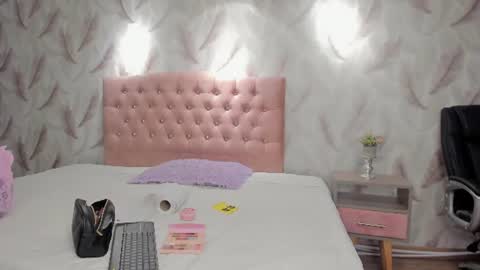 Snapshot of victoria_noir_18 chatting on August 2, 2:15 pm Vicky online show from August 2, 2:15 pm