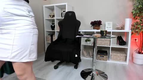 Snapshot of victoria_vergara chatting on April 10, 11:15 am Victoria online show from April 10, 11:15 am