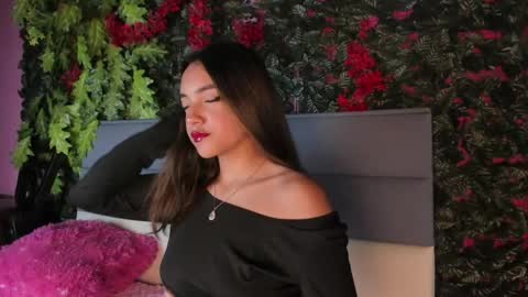 Snapshot of victoriaa2_doll chatting on June 1, 12:29 pm victoriaa2_doll online show from June 1, 12:29 pm