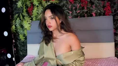 Snapshot of victoriaa2_doll chatting on June 12, 8:52 pm victoriaa2_doll online show from June 12, 8:52 pm