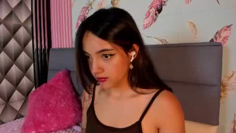 Snapshot of victoriaa2_doll chatting on June 22, 12:35 pm victoriaa2_doll online show from June 22, 12:35 pm