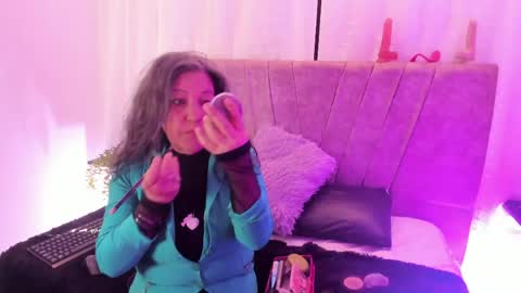 victoriaa_anderson_ online show from May 1, 1:16 pm