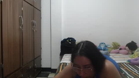 Victoria Silva online show from May 17, 10:33 am