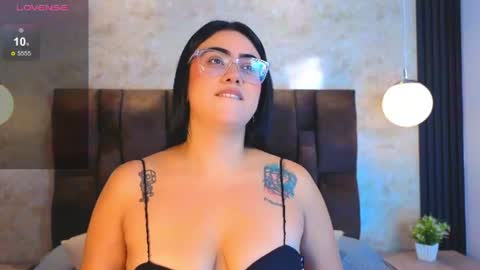 Snapshot of victoriaandrade chatting on June 12, 11:53 am Victoria Andrade online show from June 12, 11:53 am