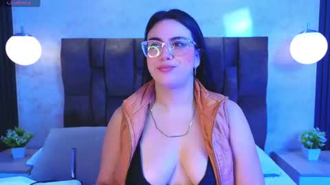 Snapshot of victoriaandrade chatting on July 2, 11:49 am Victoria Andrade online show from July 2, 11:49 am