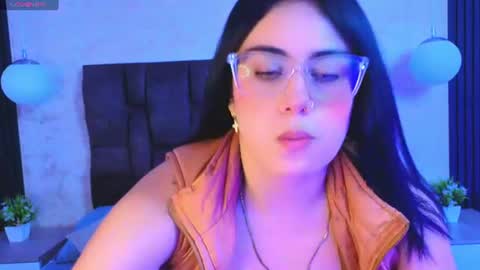 Snapshot of victoriaandrade chatting on July 6, 11:51 am Victoria Andrade online show from July 6, 11:51 am