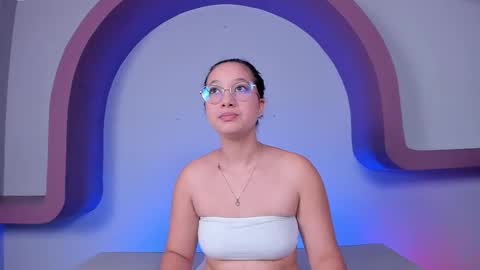 Snapshot of victoriaashford chatting on December 15, 7:40 pm Vicky online show from December 15, 7:40 pm