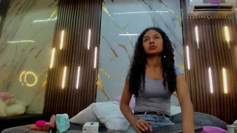 Snapshot of victoriaduarte chatting on December 14, 8:24 pm Victoria online show from December 14, 8:24 pm