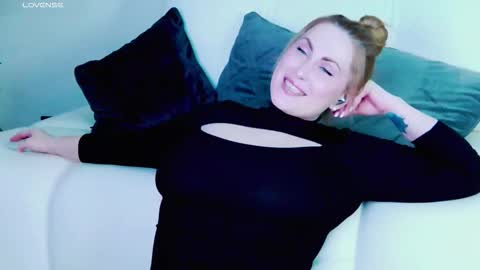 Snapshot of victoriafalls chatting on November 13, 5:28 am Miss V online show from November 13, 5:28 am