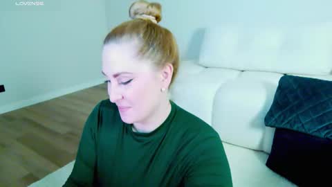 Snapshot of victoriafalls chatting on November 14, 3:38 am Miss V online show from November 14, 3:38 am