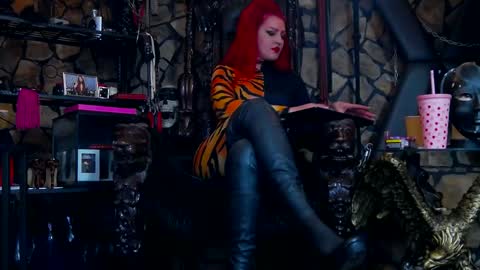 Snapshot of victoriaheller chatting on January 9, 7:42 am Victoria Heller online show from January 9, 7:42 am