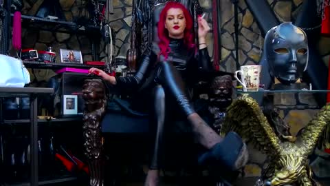 Snapshot of victoriaheller chatting on January 30, 5:41 am Victoria Heller online show from January 30, 5:41 am