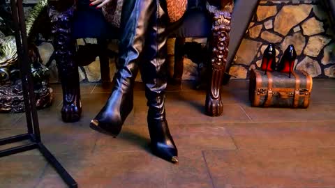 Snapshot of victoriaheller chatting on November 24, 4:56 am Victoria Heller online show from November 24, 4:56 am