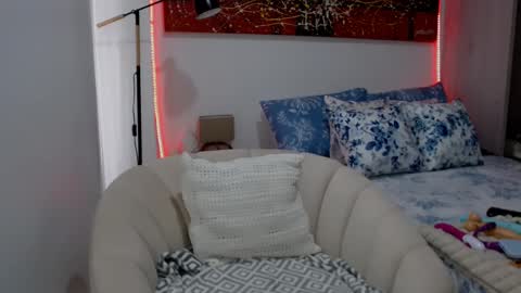 victoriahispanic online show from March 3, 7:06 pm