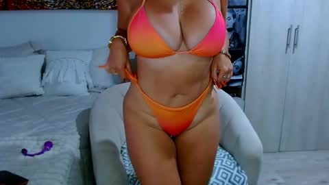 Snapshot of victoriahispanic chatting on May 3, 1:28 pm victoriahispanic online show from May 3, 1:28 pm