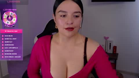Snapshot of victoriahot_23 chatting on July 27, 2:46 pm Kim 3 online show from July 27, 2:46 pm