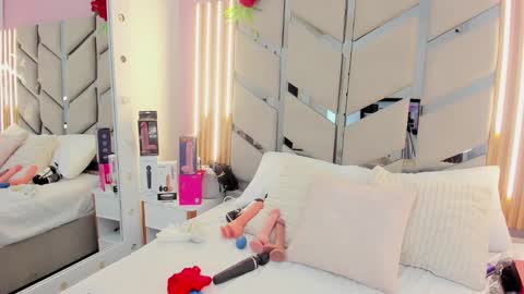 Snapshot of victoriamoon_01 chatting on September 20, 9:21 am Victoria Moon online show from September 20, 9:21 am