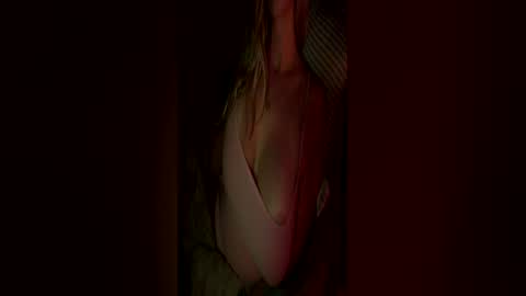 Snapshot of victoriarising chatting on June 29, 3:02 am Victoria online show from June 29, 3:02 am