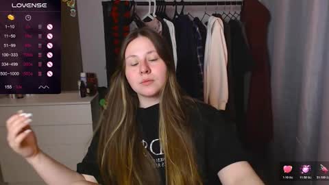 Snapshot of victoriassecrets_ chatting on February 2, 9:35 pm victoriassecrets_ online show from February 2, 9:35 pm