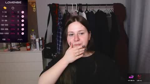 Snapshot of victoriassecrets_ chatting on February 8, 1:25 pm victoriassecrets_ online show from February 8, 1:25 pm