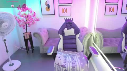 Snapshot of victoriia_doll chatting on May 9, 12:21 pm Victoria. online show from May 9, 12:21 pm