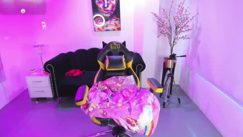 Snapshot of victoriia_doll chatting on May 17, 12:12 pm Victoria. online show from May 17, 12:12 pm