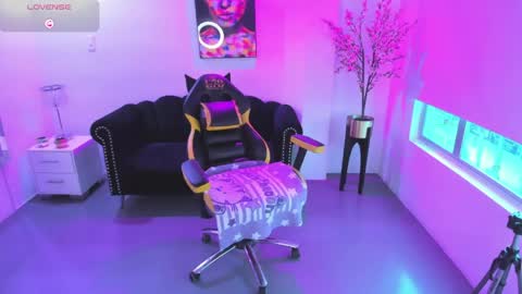 Snapshot of victoriia_doll chatting on May 21, 12:23 pm Victoria. online show from May 21, 12:23 pm